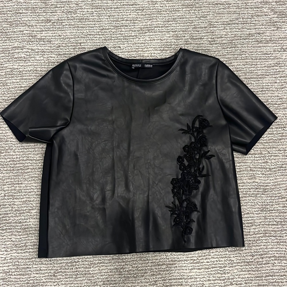 LEATHER SHORT SLEEVE TOP